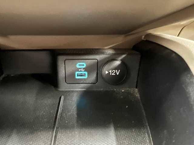 Photo of 2022 Star White Metallic Tri-Coat Ford Escape