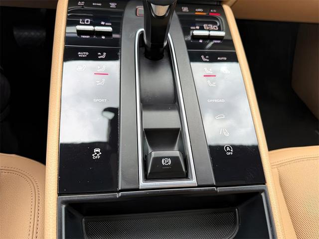 Photo of 2022 Carrara White Metallic Porsche Macan