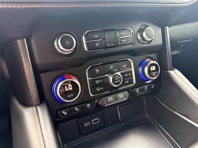 Photo of 2024 Summit White GMC Yukon XL