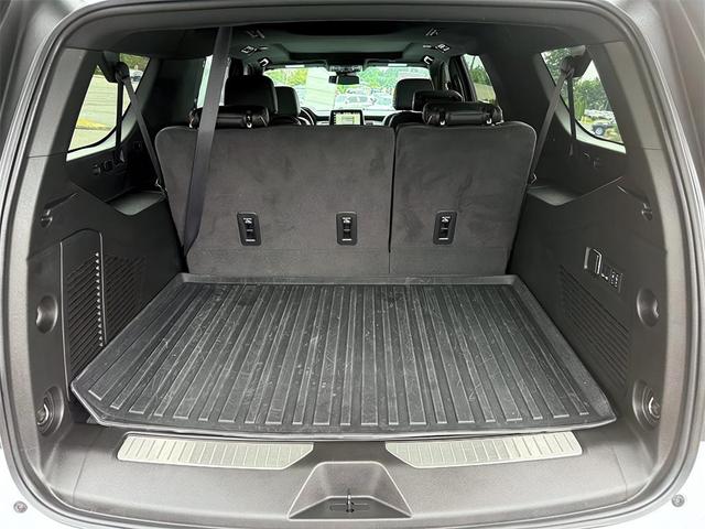 Photo of 2024 Summit White GMC Yukon XL