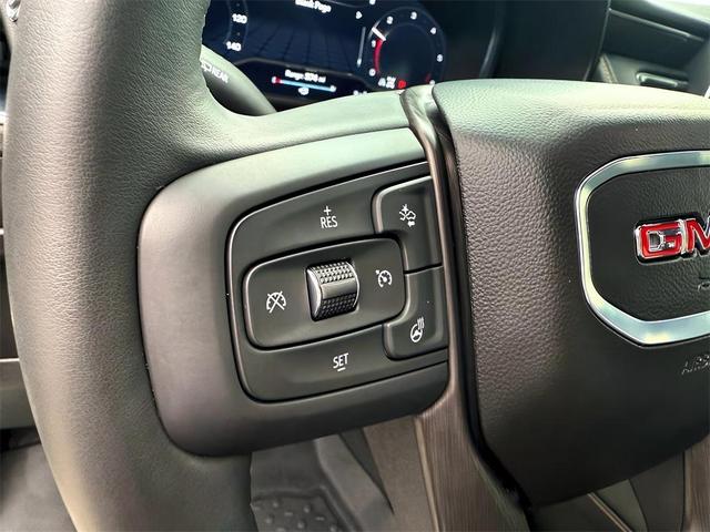 Photo of 2024 Summit White GMC Yukon XL