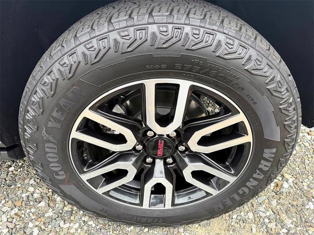 Photo of 2024 Summit White GMC Yukon XL