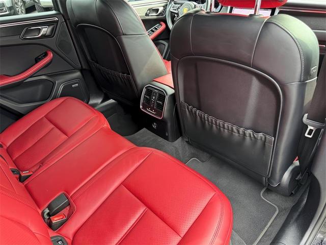 Photo of 2021 Jet Black Metallic Porsche Macan