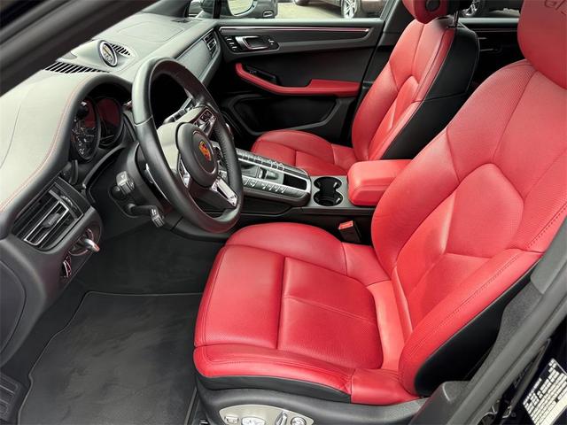 Photo of 2021 Jet Black Metallic Porsche Macan