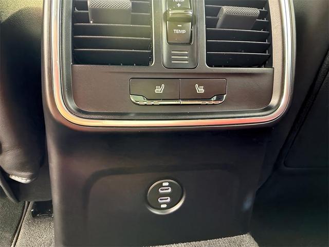 Photo of 2021 Jet Black Metallic Porsche Macan
