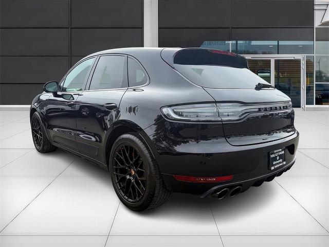 Photo of 2021 Jet Black Metallic Porsche Macan