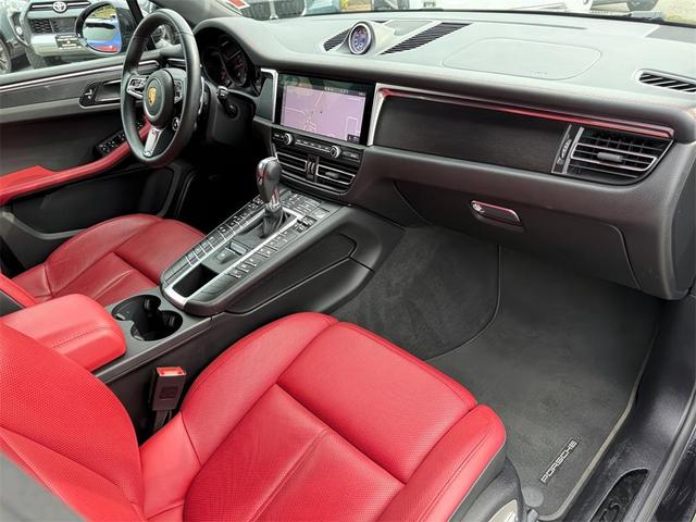 Photo of 2021 Jet Black Metallic Porsche Macan