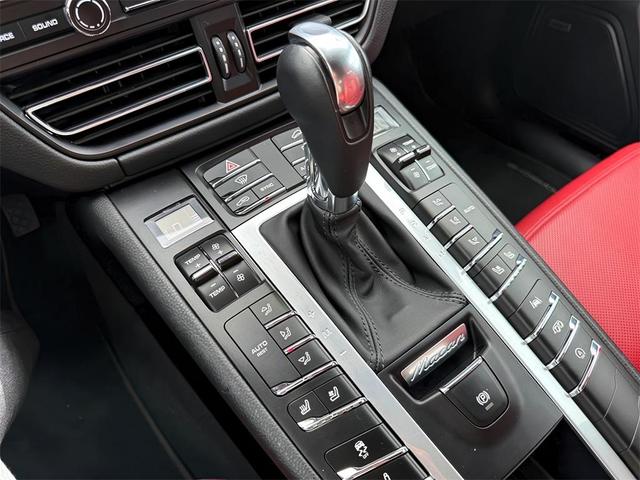 Photo of 2021 Jet Black Metallic Porsche Macan