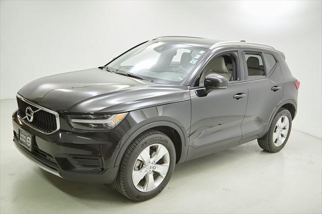 Photo of 2022 Onyx Black Metallic Volvo XC40