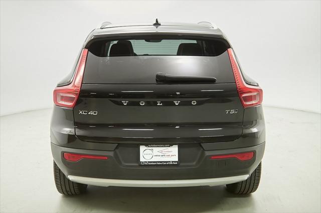 Photo of 2022 Onyx Black Metallic Volvo XC40