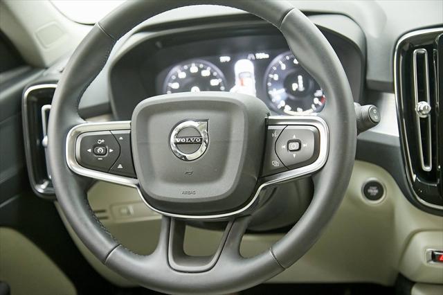 Photo of 2022 Onyx Black Metallic Volvo XC40