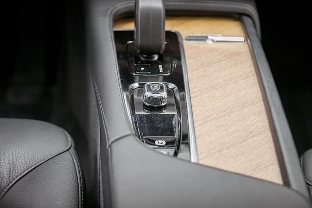 Photo of 2024 Platinum Grey Metallic Volvo XC90