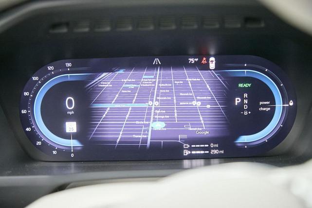 Photo of 2024 Platinum Gray Metallic Volvo XC90 Recharge Plug-In Hybrid