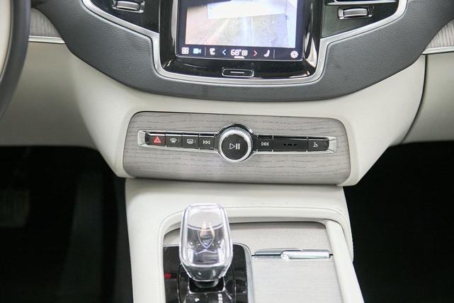 Photo of 2024 Platinum Gray Metallic Volvo XC90 Recharge Plug-In Hybrid