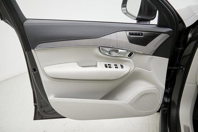 Photo of 2024 Platinum Gray Metallic Volvo XC90 Recharge Plug-In Hybrid