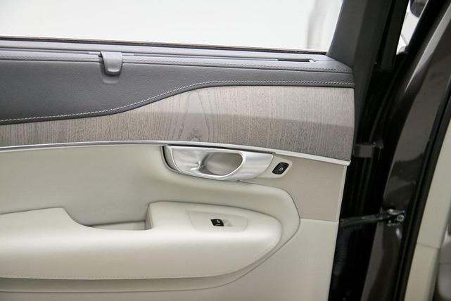 Photo of 2024 Platinum Gray Metallic Volvo XC90 Recharge Plug-In Hybrid