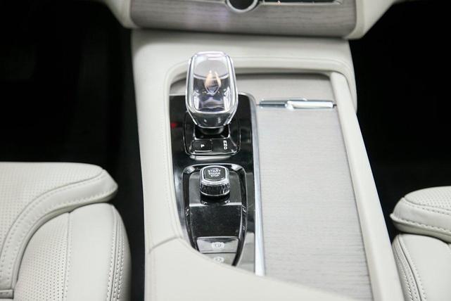 Photo of 2024 Platinum Gray Metallic Volvo XC90 Recharge Plug-In Hybrid