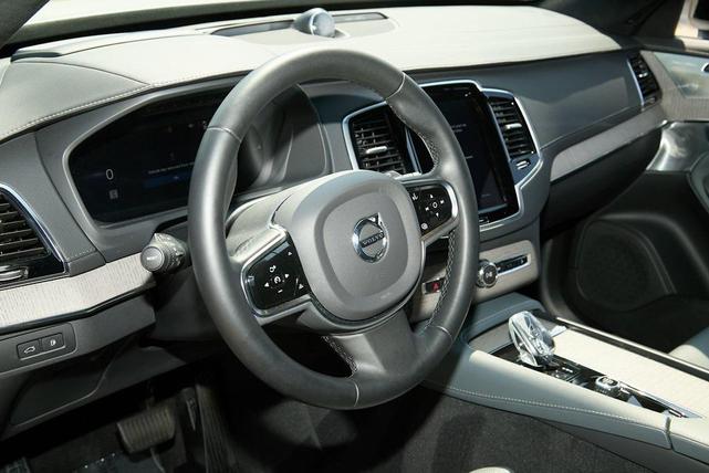 Photo of 2023 Crystal White Metallic Volvo XC90 Recharge Plug-In Hybrid