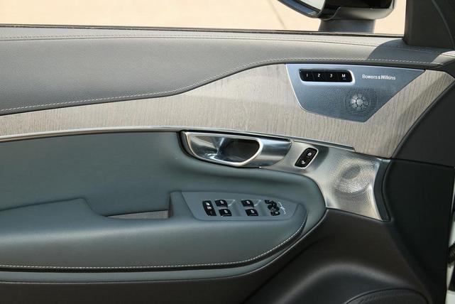 Photo of 2023 Crystal White Metallic Volvo XC90 Recharge Plug-In Hybrid