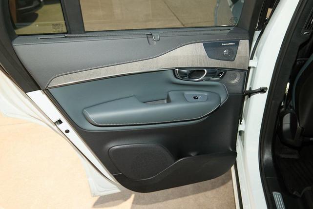Photo of 2023 Crystal White Metallic Volvo XC90 Recharge Plug-In Hybrid