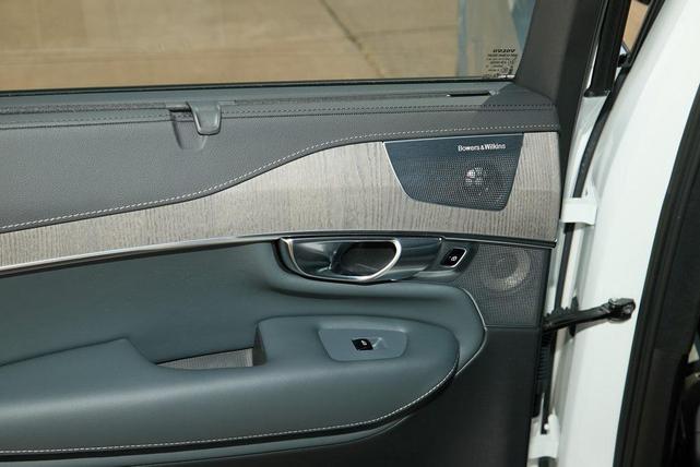 Photo of 2023 Crystal White Metallic Volvo XC90 Recharge Plug-In Hybrid