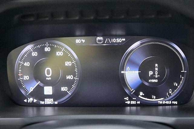 Photo of 2022 Onyx Black Metallic Volvo XC90 Recharge Plug-In Hybrid