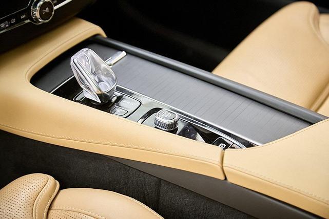 Photo of 2022 Onyx Black Metallic Volvo XC90 Recharge Plug-In Hybrid