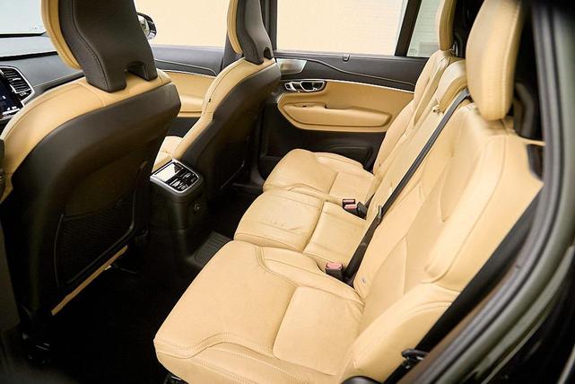 Photo of 2022 Onyx Black Metallic Volvo XC90 Recharge Plug-In Hybrid