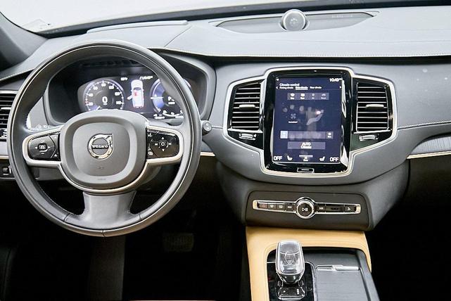 Photo of 2022 Onyx Black Metallic Volvo XC90 Recharge Plug-In Hybrid