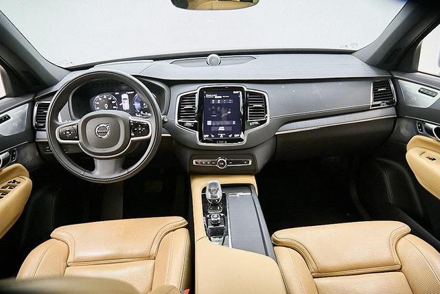 Photo of 2022 Onyx Black Metallic Volvo XC90 Recharge Plug-In Hybrid