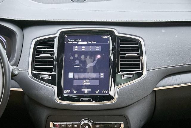 Photo of 2022 Onyx Black Metallic Volvo XC90 Recharge Plug-In Hybrid