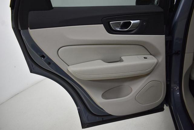 Photo of 2022 Grey Volvo XC60 Recharge Plug-In Hybrid