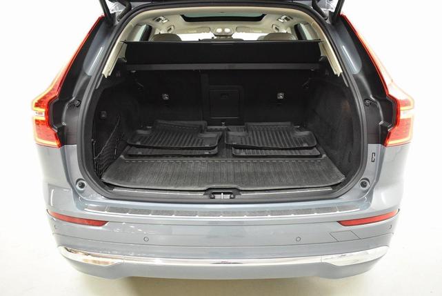 Photo of 2022 Grey Volvo XC60 Recharge Plug-In Hybrid