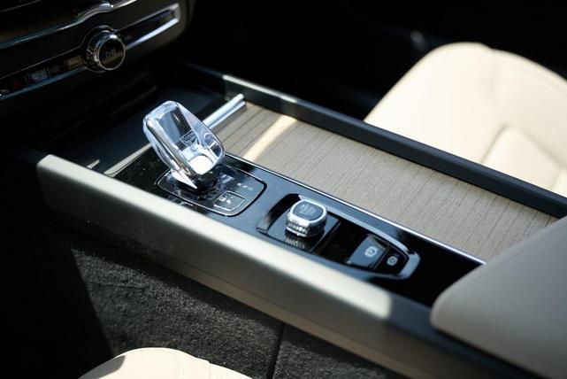 Photo of 2026 Denim Blue Metallic Volvo XC60