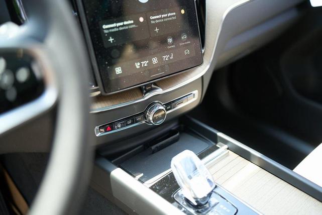 Photo of 2026 Denim Blue Metallic Volvo XC60