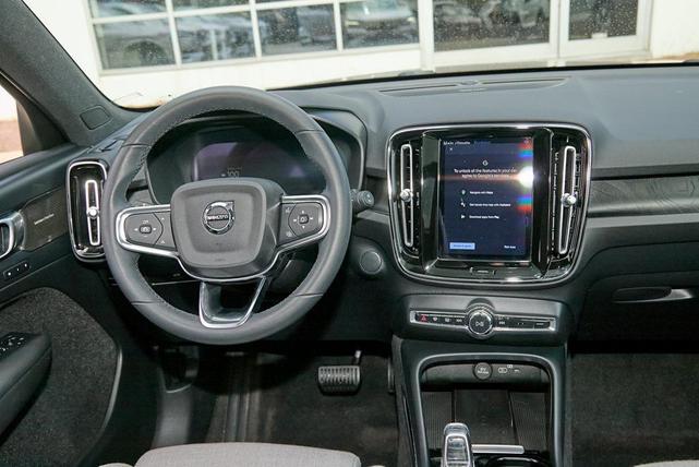 Photo of 2023 Bright Dusk Volvo XC40 Recharge Pure Electric