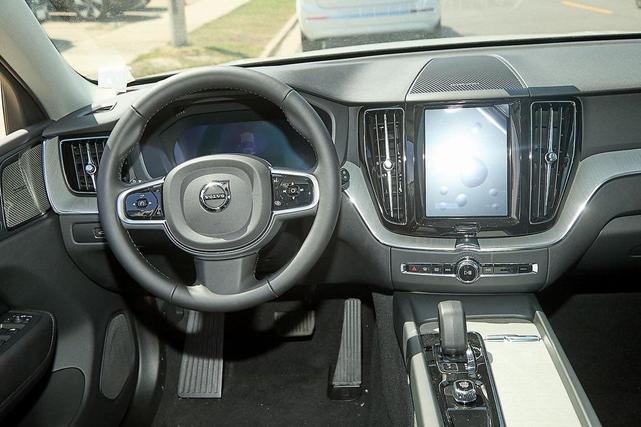 Photo of 2025 Silver Dawn Metallic Volvo XC60