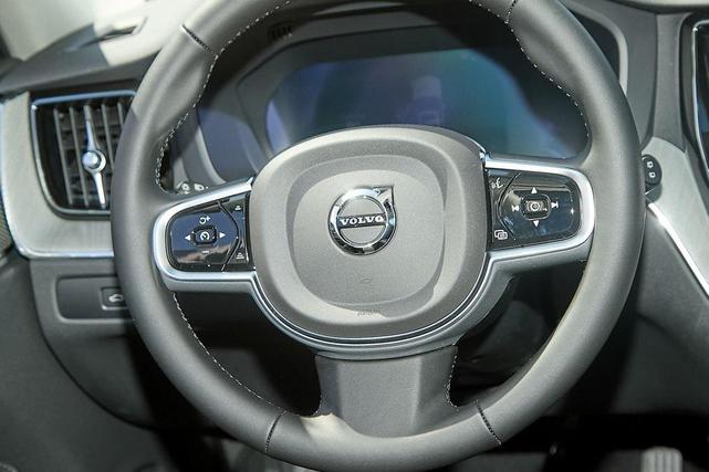 Photo of 2025 Silver Dawn Metallic Volvo XC60
