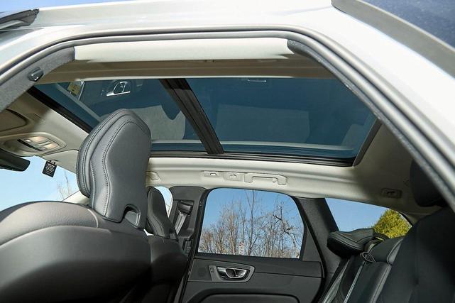 Photo of 2025 Silver Dawn Metallic Volvo XC60