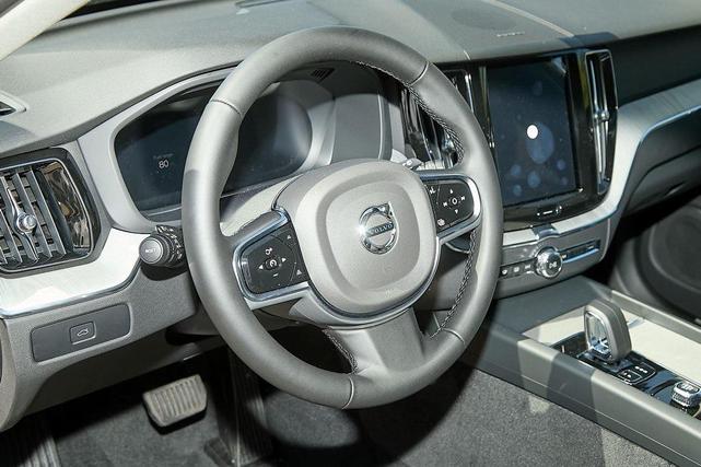Photo of 2025 Silver Dawn Metallic Volvo XC60