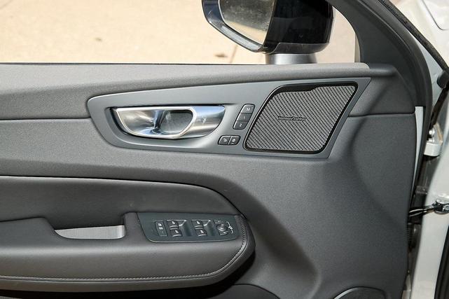 Photo of 2025 Silver Dawn Metallic Volvo XC60
