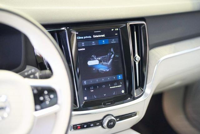 Photo of 2025 Crystal White Pearl Volvo V60 Cross Country