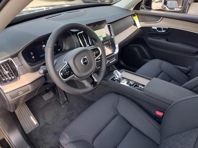 Photo of 2025 Onyx Black Metallic Volvo XC90