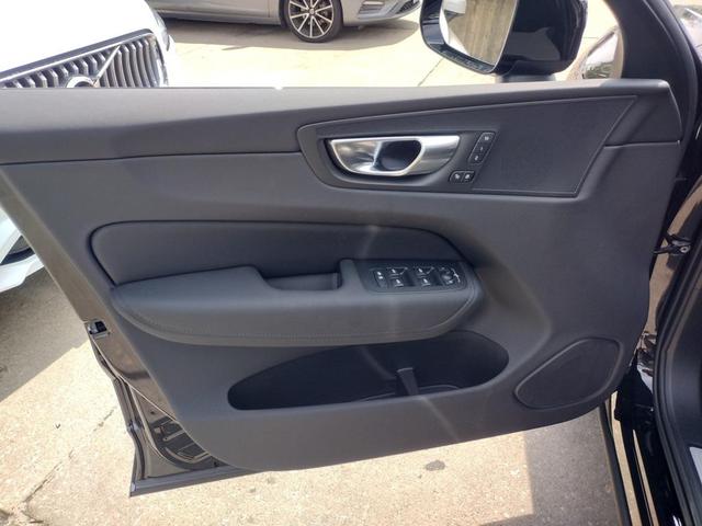 Photo of 2026 Onyx Black Metallic Volvo XC60