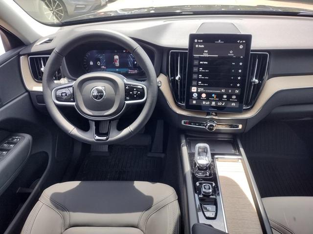 Photo of 2026 Onyx Black Metallic Volvo XC60