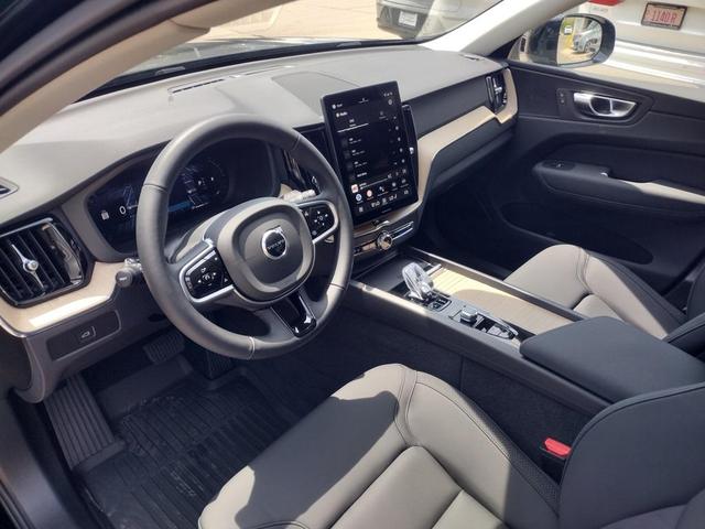 Photo of 2026 Onyx Black Metallic Volvo XC60