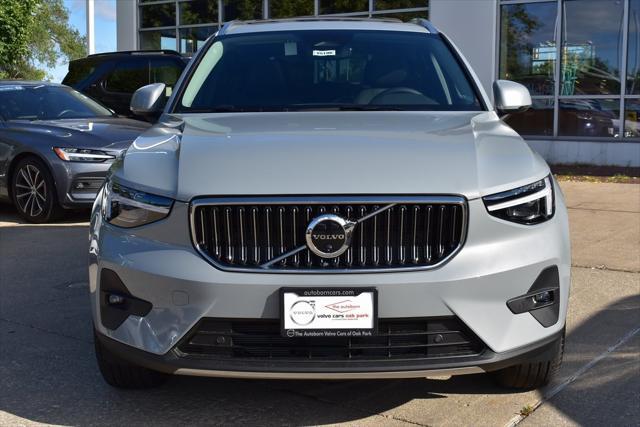 Photo of 2025 Vapour Grey Metallic Volvo XC40