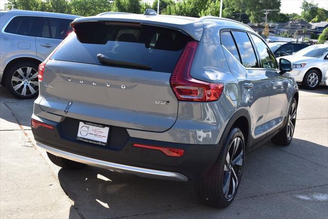 Photo of 2025 Vapour Grey Metallic Volvo XC40