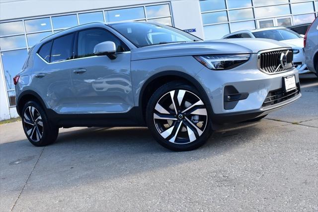 Photo of 2025 Vapour Grey Metallic Volvo XC40