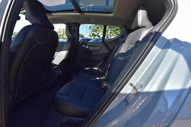 Photo of 2025 Vapour Grey Metallic Volvo XC40